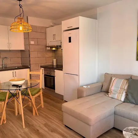 Apartment Center - Close To The ! *